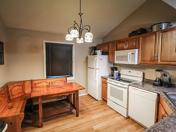 4th image of 4114 Farmington Ct