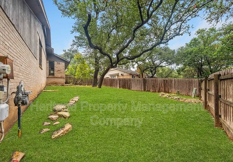 13906 N Hills Village Dr — Photo 24