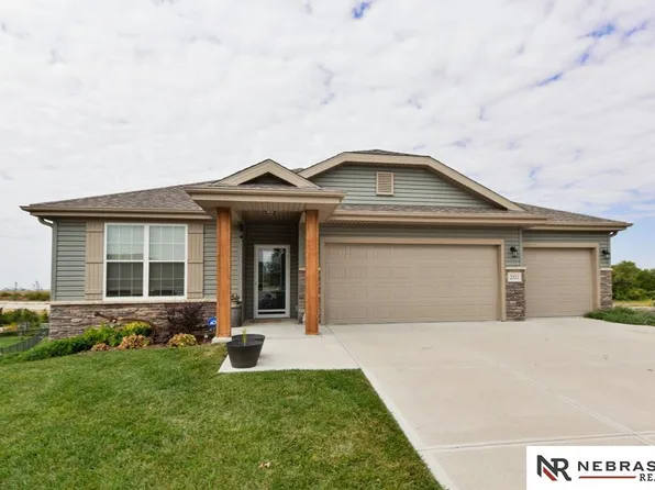 2311 Acorn Dr, Plattsmouth, NE 68048