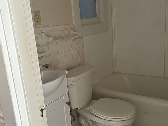 5th image of 115 Algonquin St #4