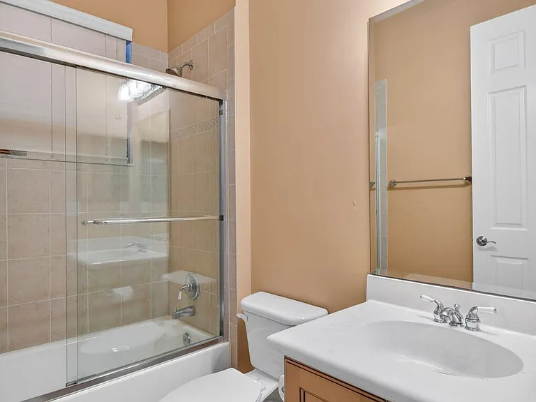 10247 Isle Wynd Ct — Photo 50
