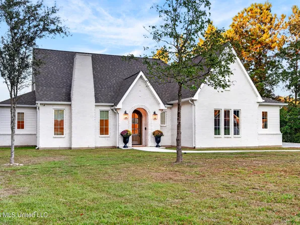 15 Louis Dr, Poplarville, MS 39470