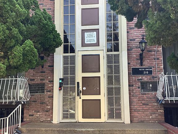 2nd image of 210 S La Fayette Park Pl
