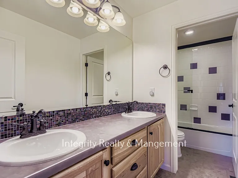 3839 Donnington Cir — Photo 17