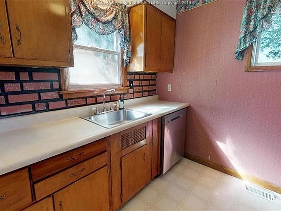 3rd image of 917 Overlook Way
