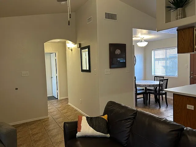 2 bed, 748 sqft, $1,775 — Photo 1