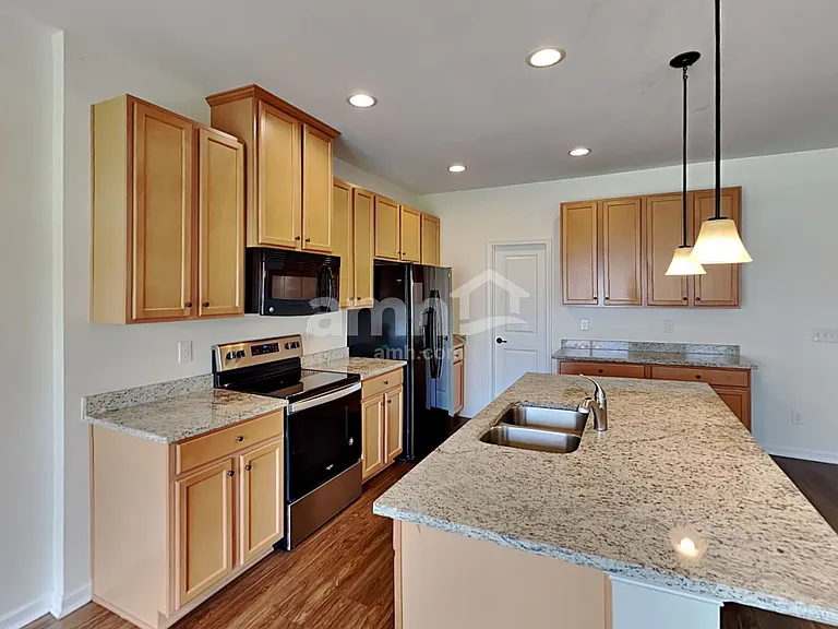 2215 Ambergate Dr — Photo 3