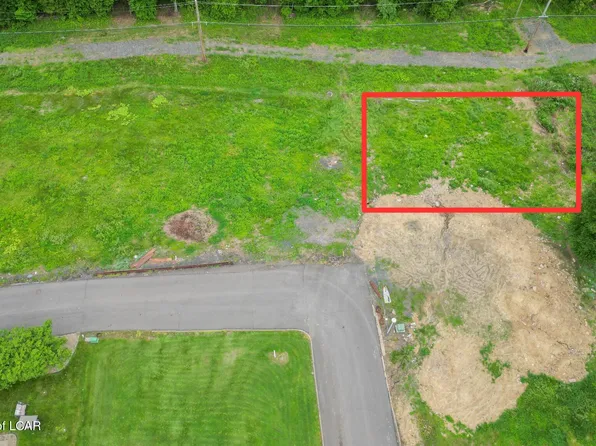 22 Varsity Dr, Nanticoke, PA 18634