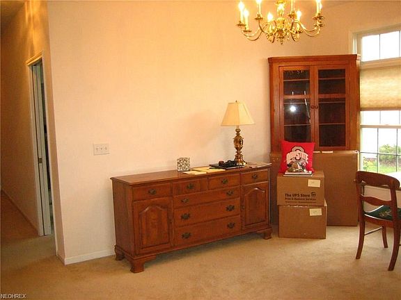 5th image of 124 Arrow Ct