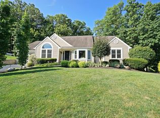 7951 Indian Bluff Ln, Cincinnati, OH 45241