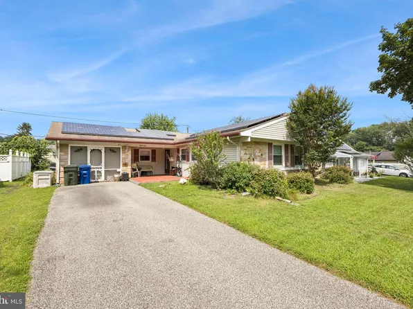 41 Holiday Ln, Willingboro, NJ 08046