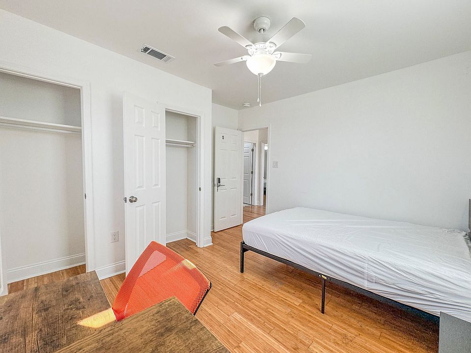 Room 13 Bedroom