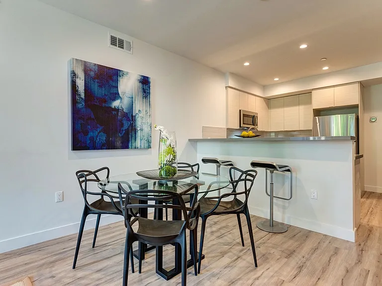 338 N Mariposa Ave — Photo 29