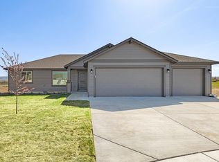 1613 Diamond Ave, Grandview, WA