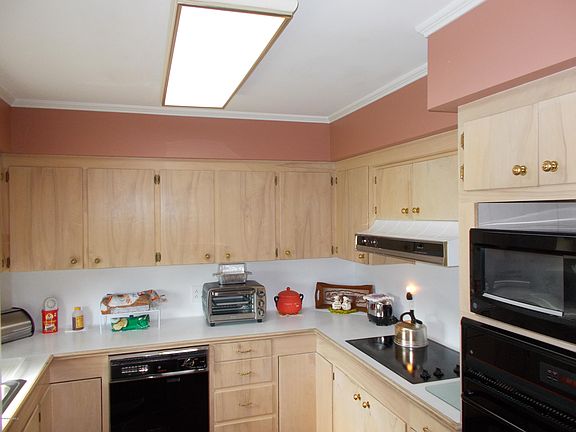 3rd image of 504 Evelyn Dr