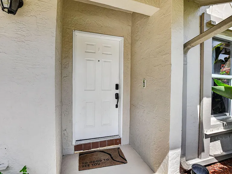 10065 Camelback Ln — Photo 6