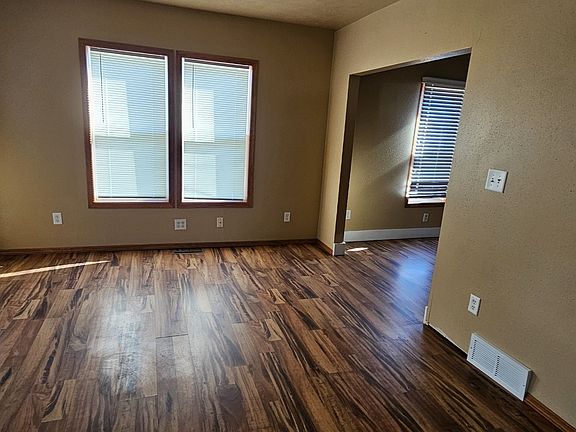 3rd image of 309 E Elm St