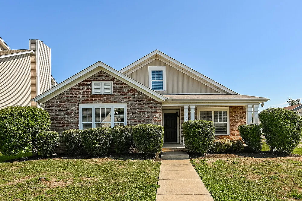 3 bed, 2.0 bath, 1807 sqft, $1,965 — Photo 1