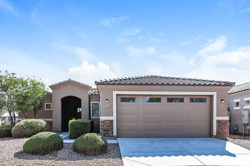 3 bed, 2.5 bath, 2151 sqft, $2,375 — Photo 1