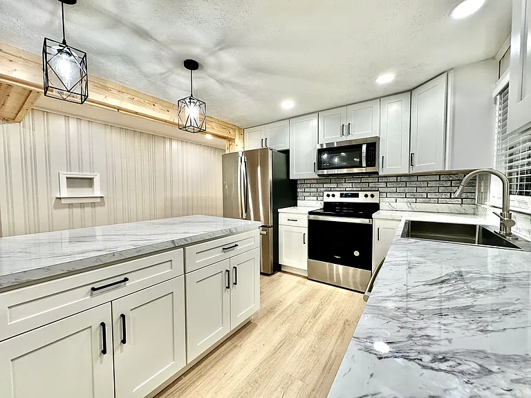 21295 Clear Creek Rd — Photo 1
