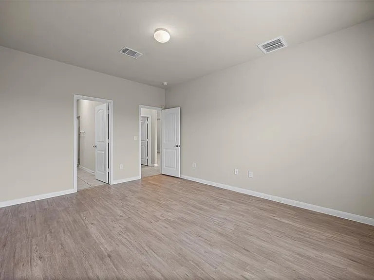 1121 La Conterra Blvd — Photo 7
