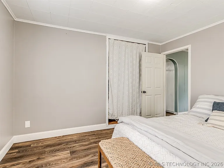 233 NE Queenstown Ave — Photo 15