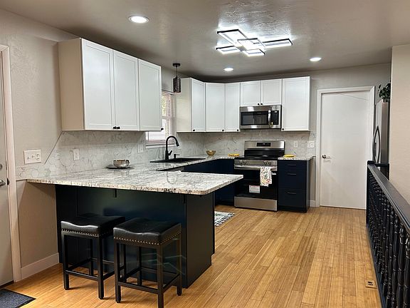 4th image of 558 1/2 Eastmoor Dr