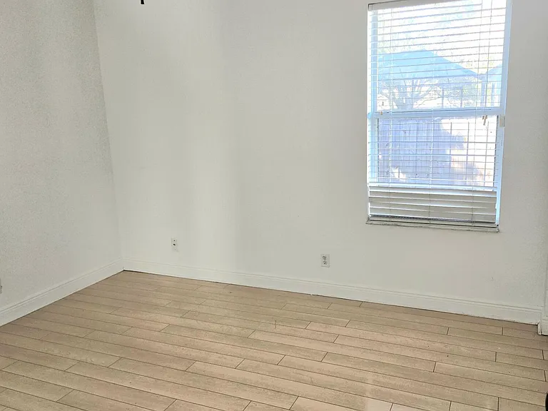 2472 SW Valnera St — Photo 21