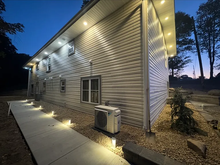 374 Sunview Dr — Photo 2