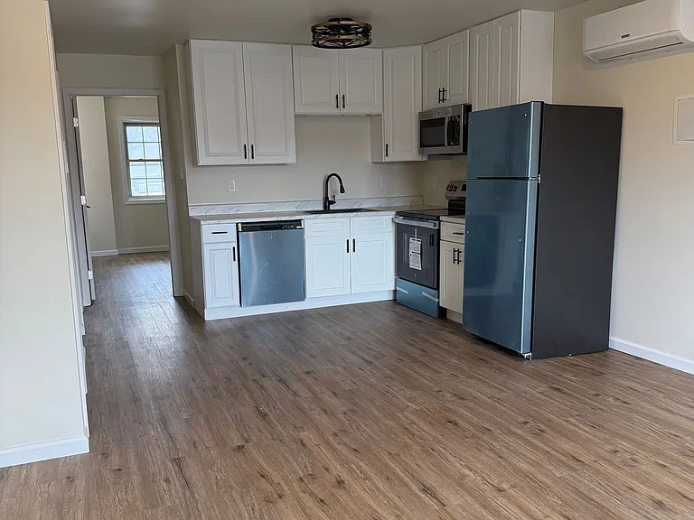 309 Main St #5 — Photo 5