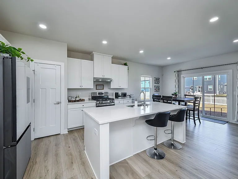 328 Carole St — Photo 3