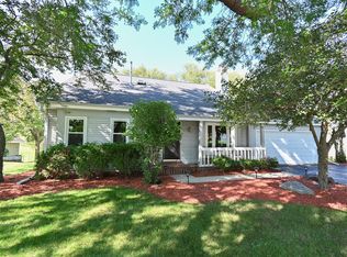 230 Glenwood Rd, Oconomowoc, WI 53066