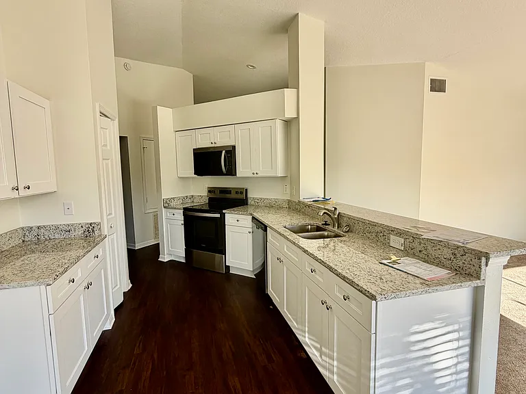 522 Beth Ann St — Photo 2