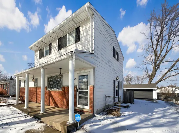 11847 Lori Dr, Sterling Heights, MI 48313