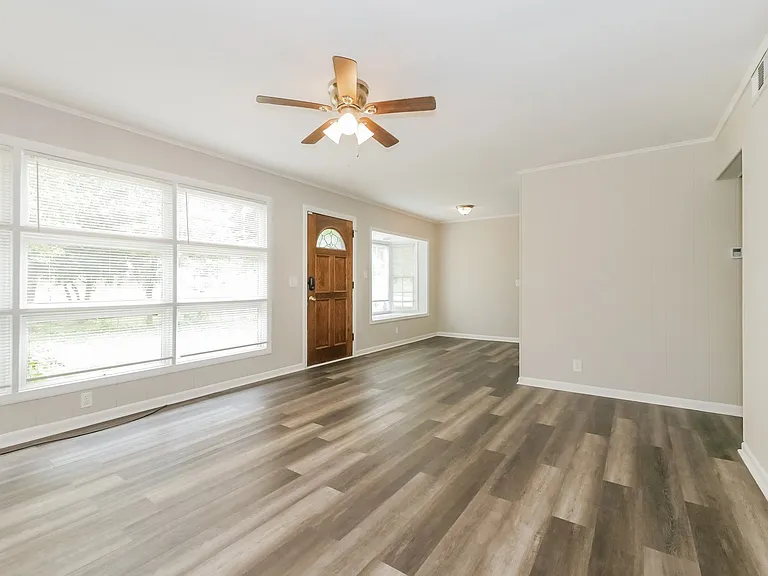 39299_019_living_room_12970311.jpg