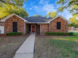 2115 W Nathan Lowe Rd, Arlington, TX 76017