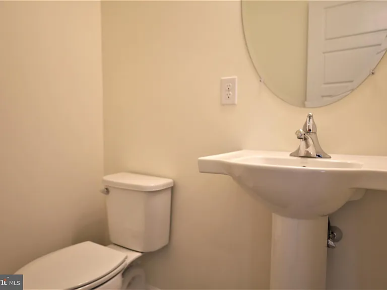 61 Becker Dr — Photo 30