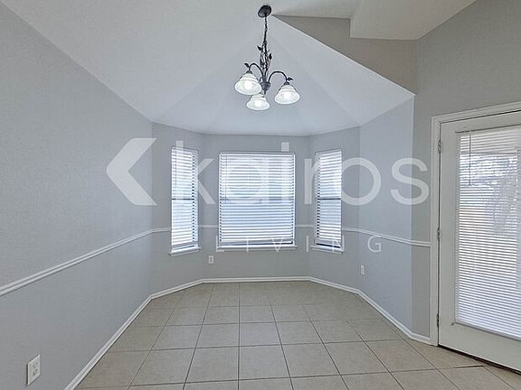 4th image of 448 Waterfront Dr
