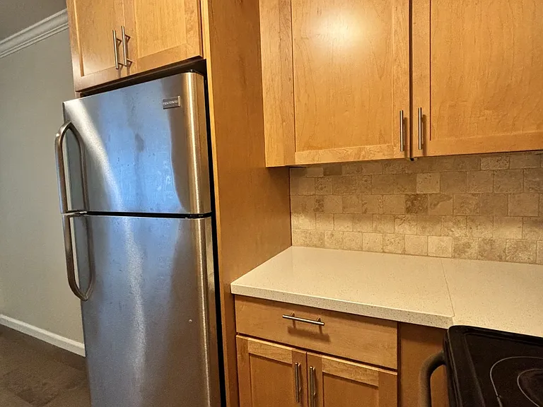 523 Poplar Ave #7 — Photo 8