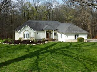 2 Chesapeake Trl, Columbia, IL 62236