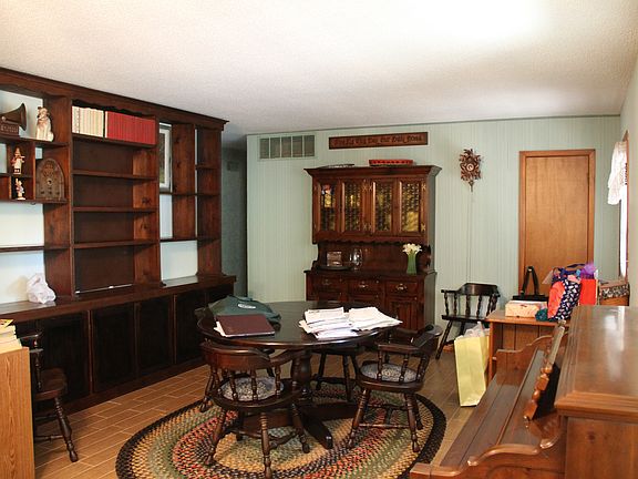 5th image of 10131 Beaver Ln