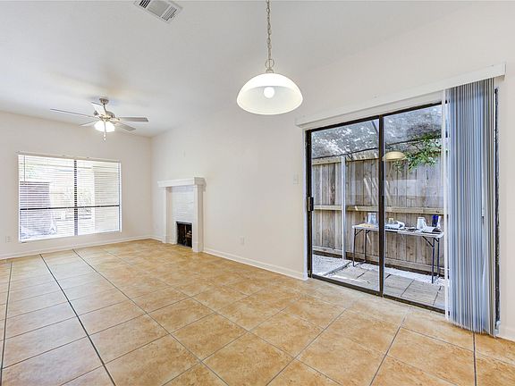 3rd image of 1920 Augusta Dr Unit 5