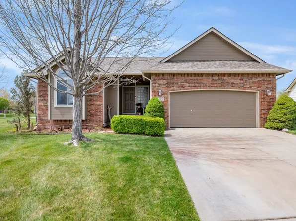 209 Oaktree Ct, Andover, KS 67002