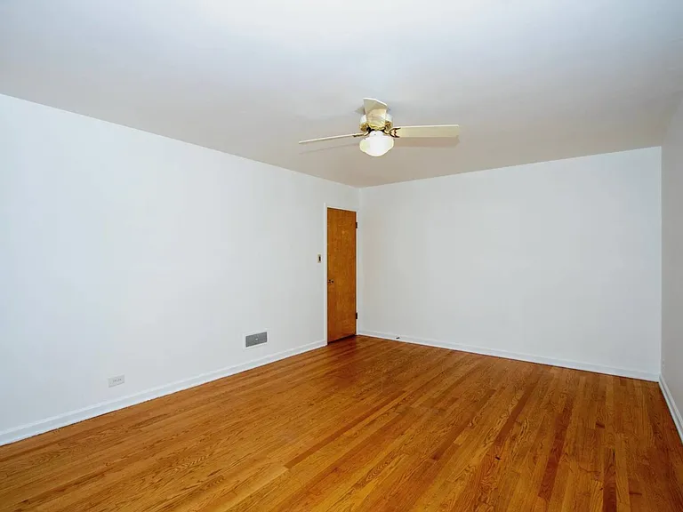 7545 N Claremont Ave #2 — Photo 1
