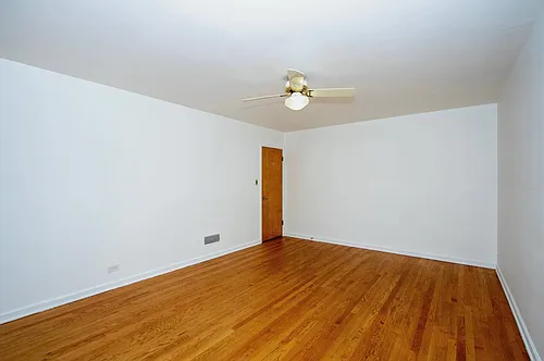 7545 N Claremont Ave #2 Photo 1