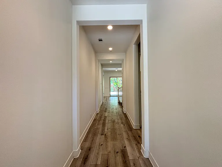 53 Molly Loop — Photo 4