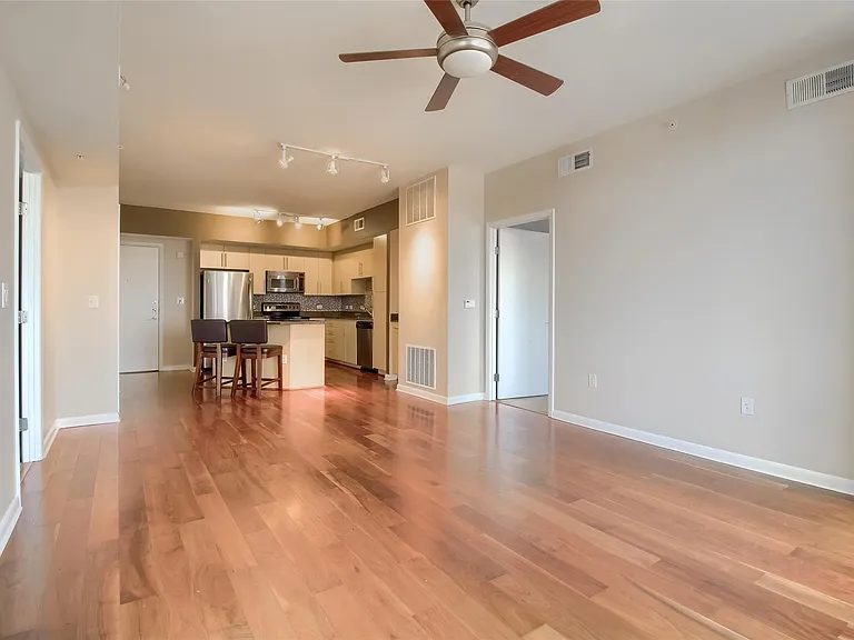 54 Rainey St #1109 — Photo 13