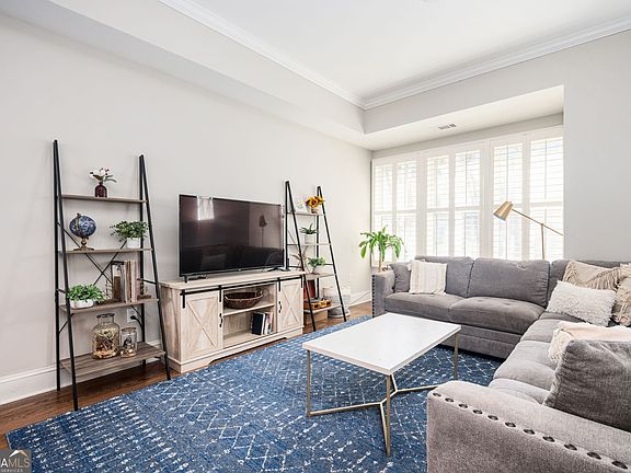 5th image of 710 Cosmopolitan Dr NE