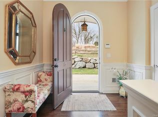 17 E Ryan Mansion Dr, Montebello, NY 10901