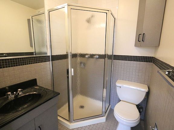 5th image of 249 E 30th St APT 5